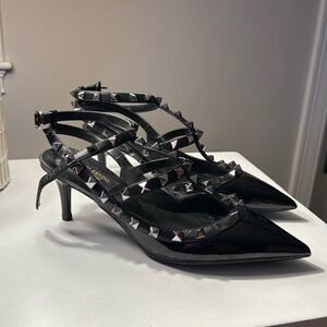 Vaoleenino Classic Shoes black heels with spiked studs